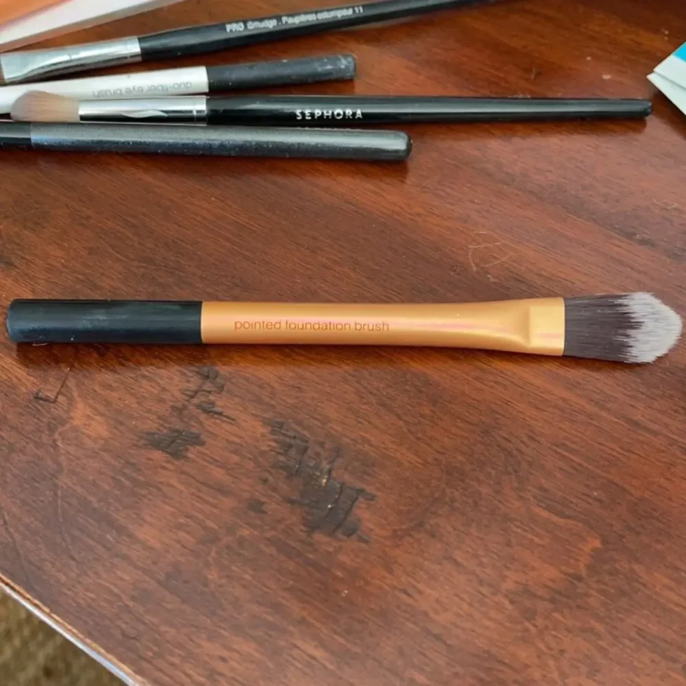 Flat Buildable Foundation Face brush real techniques